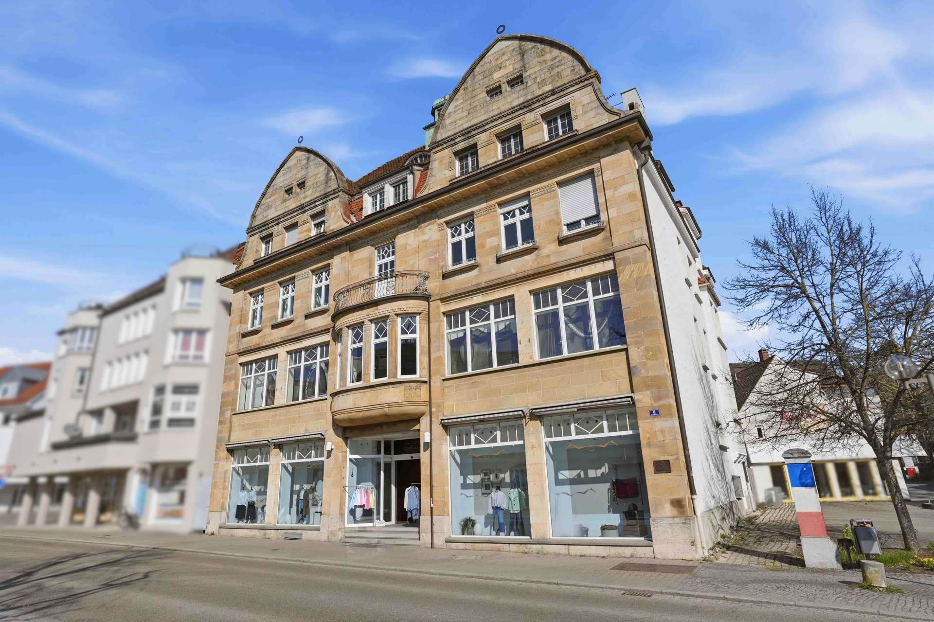 Zentral und mit Flair! Schicke 2,5-Zimmer-Dachgeschosswohnung in der Stadtmitte